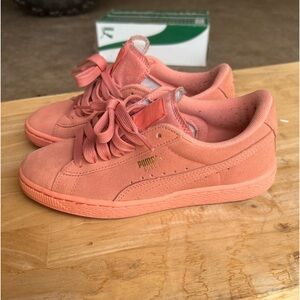 Pink Suede Puma’s Sz 5.5